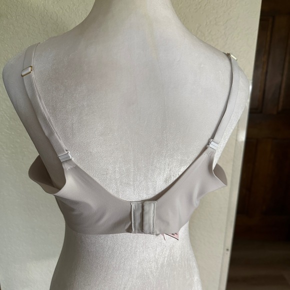 Victoria's Secret Love Cloud Smooth Lightly Lined Full-Coverage Bra White 38D - Picture 9 of 14